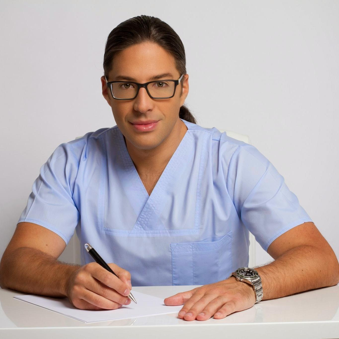 Renert Gad este cunoscut nu numai pentru clinica sa medicală, ci şi pentru cuceririle pe care le face