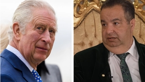 Regele Charles al III-lea, întâmpinat în cel mai tradițional mod de „Regele” Cioabă. „De la rege pentru rege”