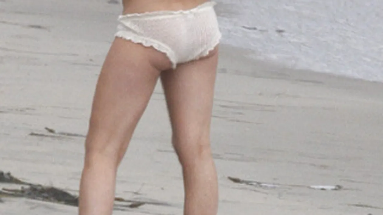 Lindsay Lohan a pozat aproape dezbracata