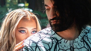 Cine era enigma lui Smiley: ”Ea e fata din tablou!” / ”La ochi seamănă cu Laura Cosoi”