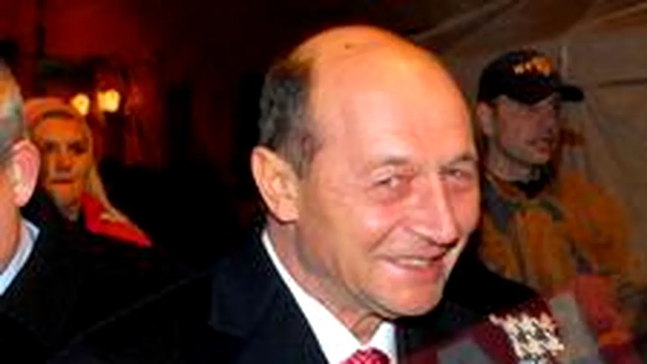 Basescu a dansat sarba