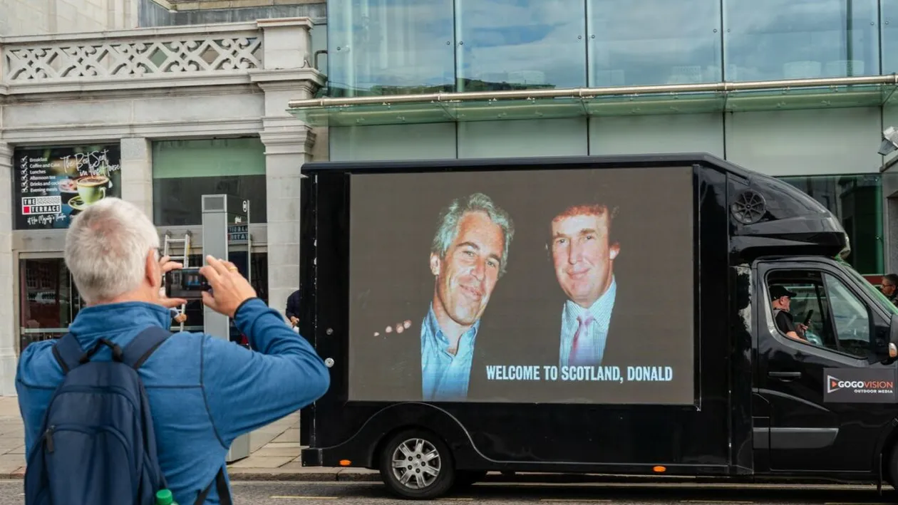 Noi explicații detaliate oferite de Donald Trump reporterilor despre relația sa cu Jeffrey Epstein. Într-unul dintre momentele mele foarte bune...