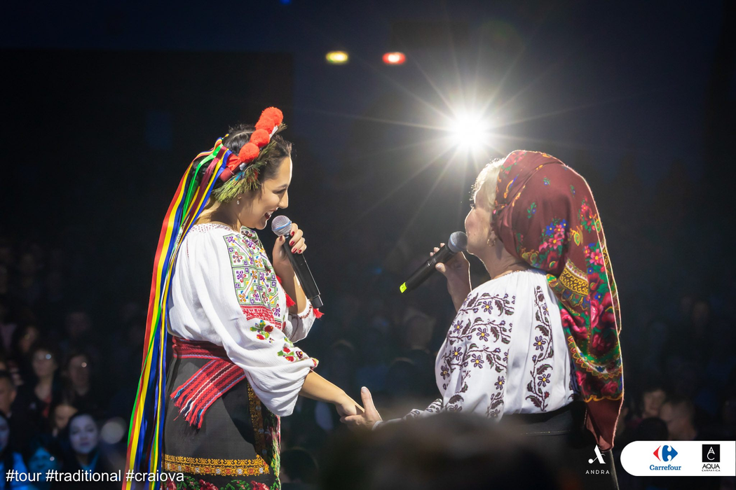 Ce a pățit Andra Măruță în timpul ultimului concert, de la Craiova! Ce au făcut spectatorii din primul rând