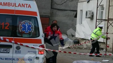 S-a aruncat de doua ori de pe blocul turn! A doua oara s-a zdrobit de asfalt