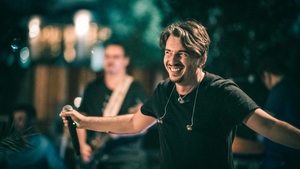 Alex Vasilache, solistul trupei JukeBox, este primul artist care s-a vaccinat împotriva coronavirusului