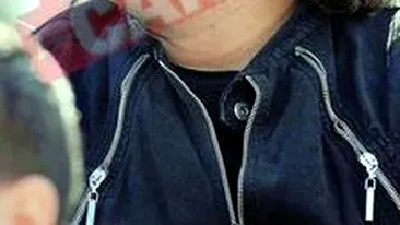 Pe o banca va sta un stramb, iar pe cealalta... un altul