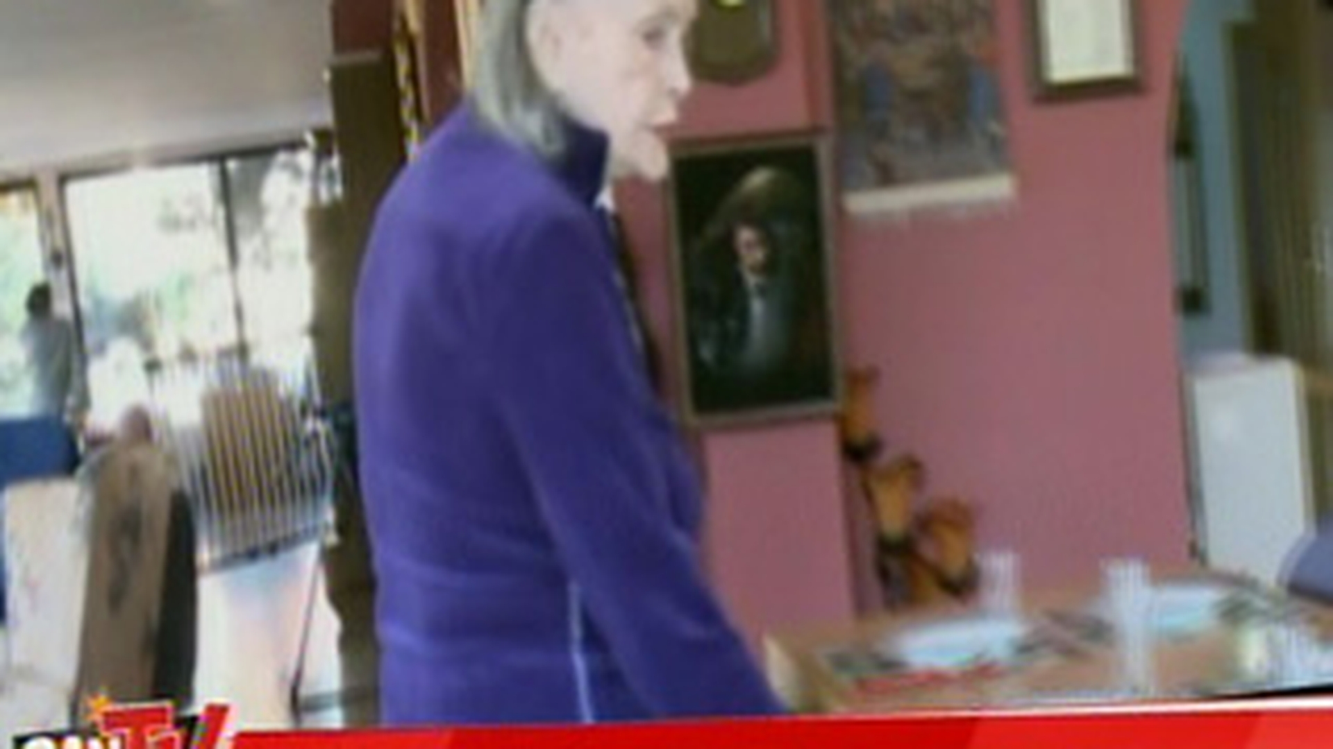 Nimeni nu mai stia nimic de ea! Primele imagini video cu Mama Zina de la "disparitie"! Uite cum arata si ce program are regina modei romanesti la camin!