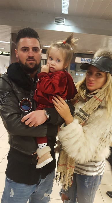 Sanziana Buruiană, împreună cu soţul şi fetiţa