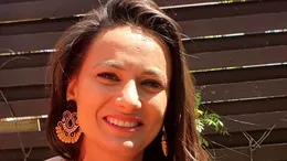 Teodora Ghenciu a pus un mesaj pentru colindători, pe ușa apartamentului. Când l-au citit, au făcut stânga-mprejur!