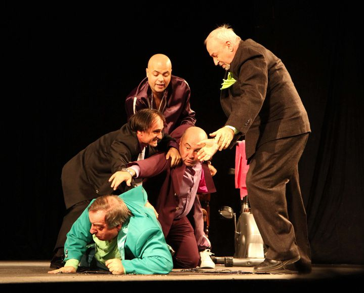 Teatru online în premieră. GÂNDUL.RO și Compania teatrală ”VOUĂ” vă invită să vizionați comedia ”Stăpânul Ciolanului”