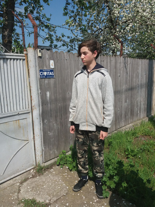Părinții copilului bătut pe stradă au făcut plângere la poliție