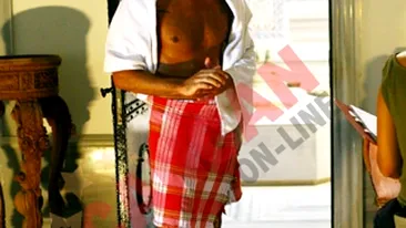 Radu Valcan, sexy, transpirat si dezbracat intr-o baie turceasca!