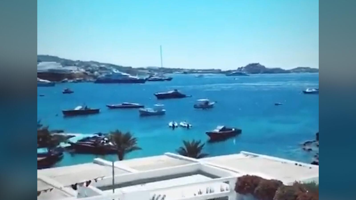 Așa arată locul din Mykonos în care Renert Gad s-a ”cantonat” cu bunăciunile autohtone