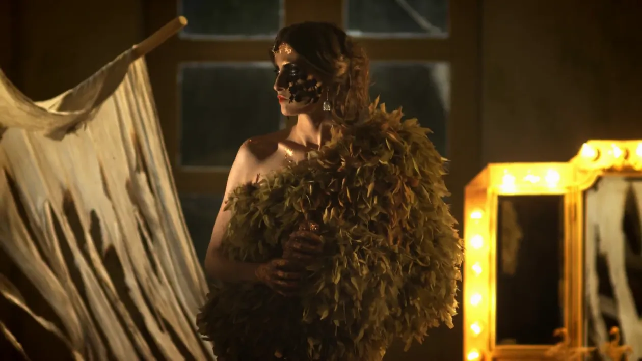 Elementul-surpriza din videoclipul in care apare Iulia Albu a ramas la fostul sot! Vezi despre ce e vorba