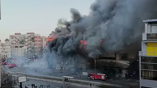 BREAKING NEWS! Incendiu de proporții în București! Arde un centru comercial. Imagini cumplite