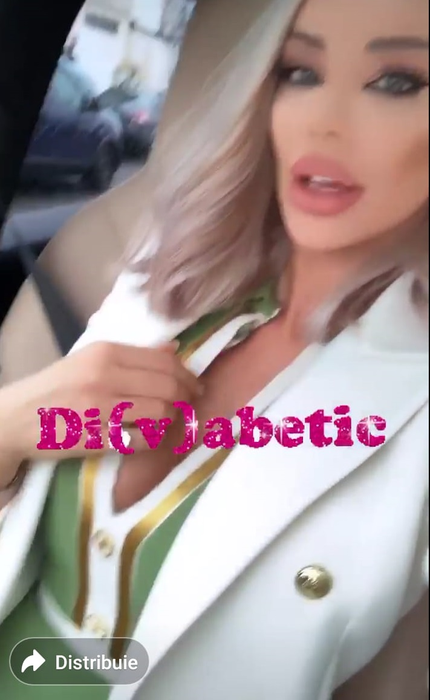 Bianca Drăgușanu, gafă vestimentară în direct, la TV! Și-a tăiat salopeta și și-a făcut un decolteu generos
