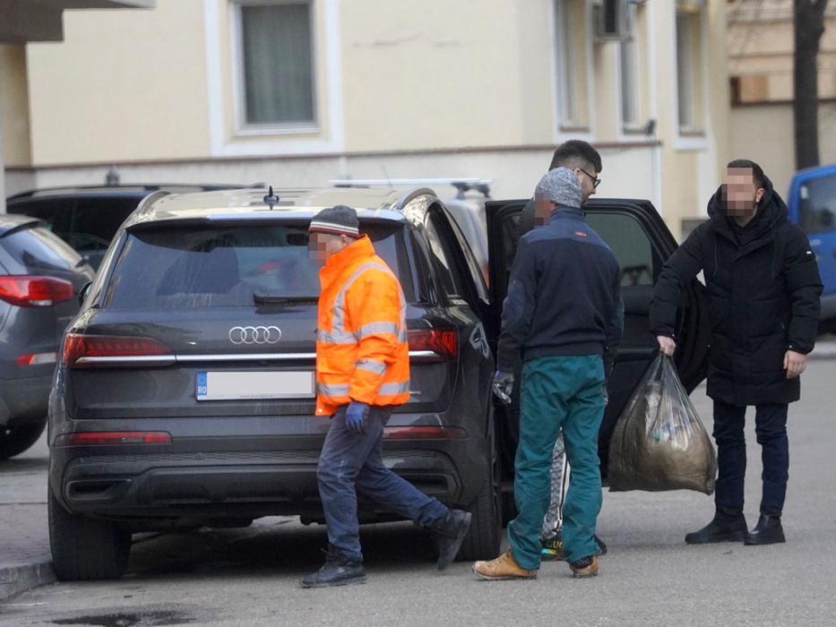 Gabi Oprea junior a dat o mână de ajutor la renovarea locuinței sale