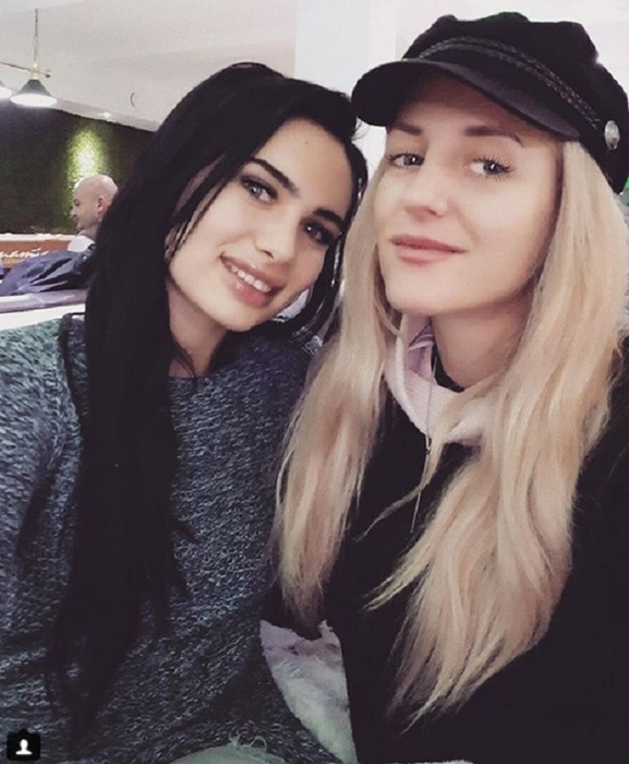 Scandal în familia de la „Insula Iubirii”! Replici acide, după ce „şi-a tunat” faţa: „Nu comenta, fă!”