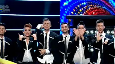 Lacrimi de fericire in finala Romanii au talent. O membra din trupa de dans WhoGonStopUs a plans de emotie in fata juriului