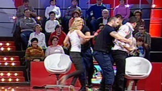 VIDEO Scandal colosal! "Pamela de Romania" a sarit sa-l bata pe Marius Baldovin si a fost luata pe sus de bodyguarzi!