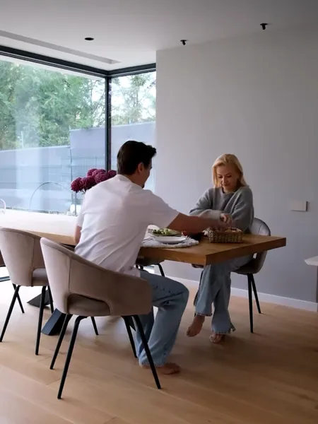 Cum arată casa în care locuiesc Mihai Petre și Elwira. Coregrafa s-a ocupat de amenajarea întregii locuințe