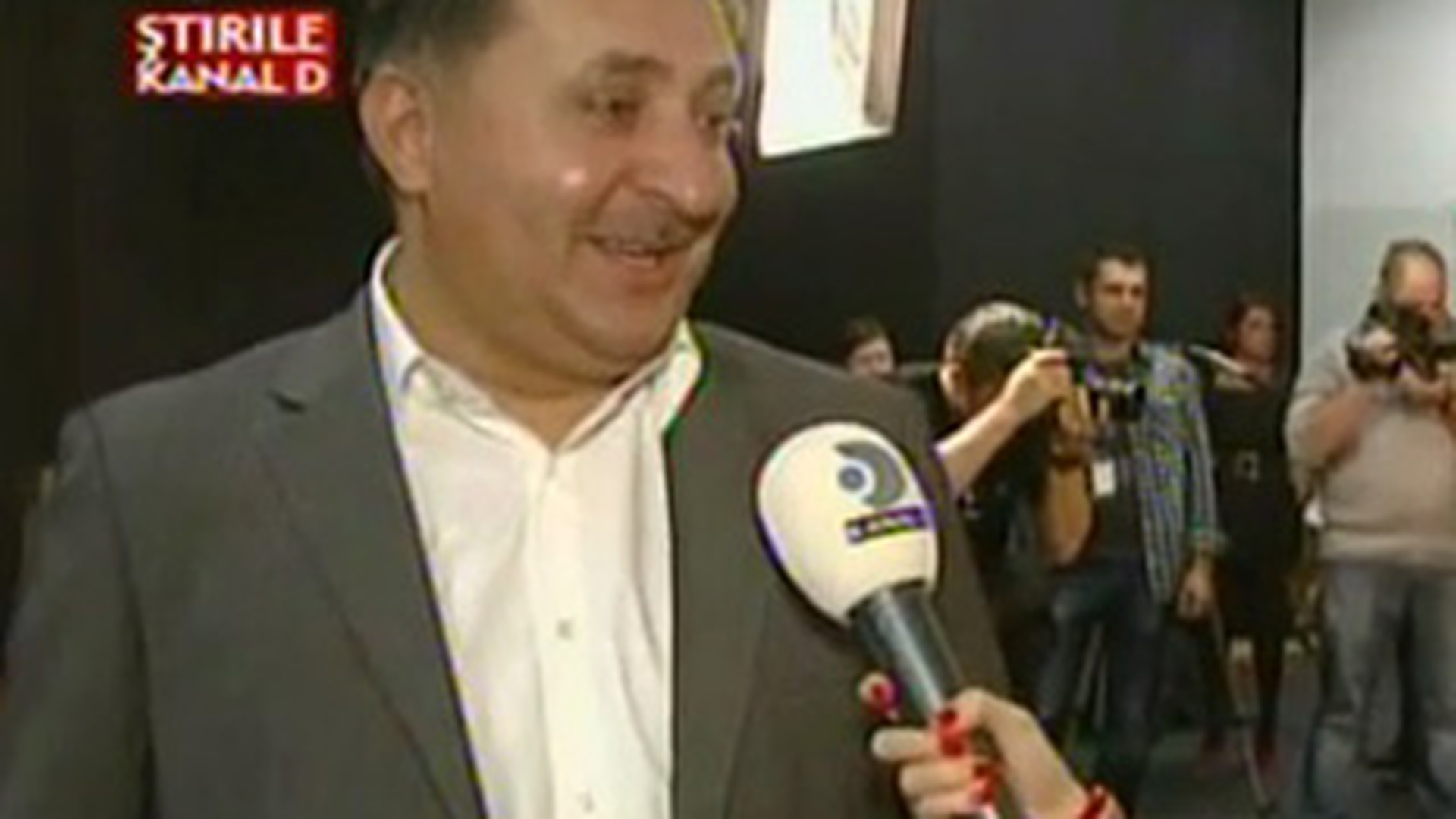 VIDEO Vali Vijelie are un model in viata: "L-am iubit de mic copil, l-am divinizat!" Afla despre cine vorbeste!