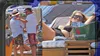 Otniela și „Prințișorul asfaltului”, împreună, dar separați pe plajă la Mamaia. Escapada de pe litoral le-a pus relația la încercare