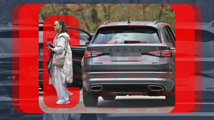 IMAGINI RARE cu fiica cea mare a lui Dinu Patriciu! Moştenitoarea celui mai bogat român a ajuns în... Skoda!
