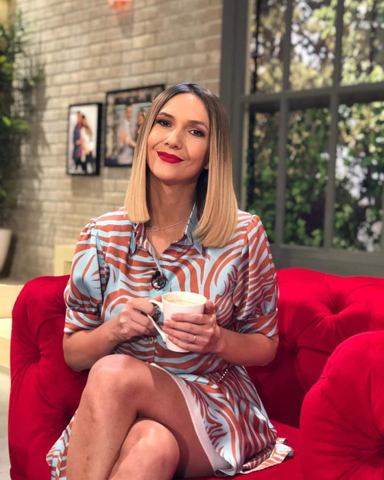 Detaliul halucinant observat de telespectatori în momentul în care Adela Popescu s-a așezat pe canapeaua de la Vorbește Lumea, în direct la Pro TV
