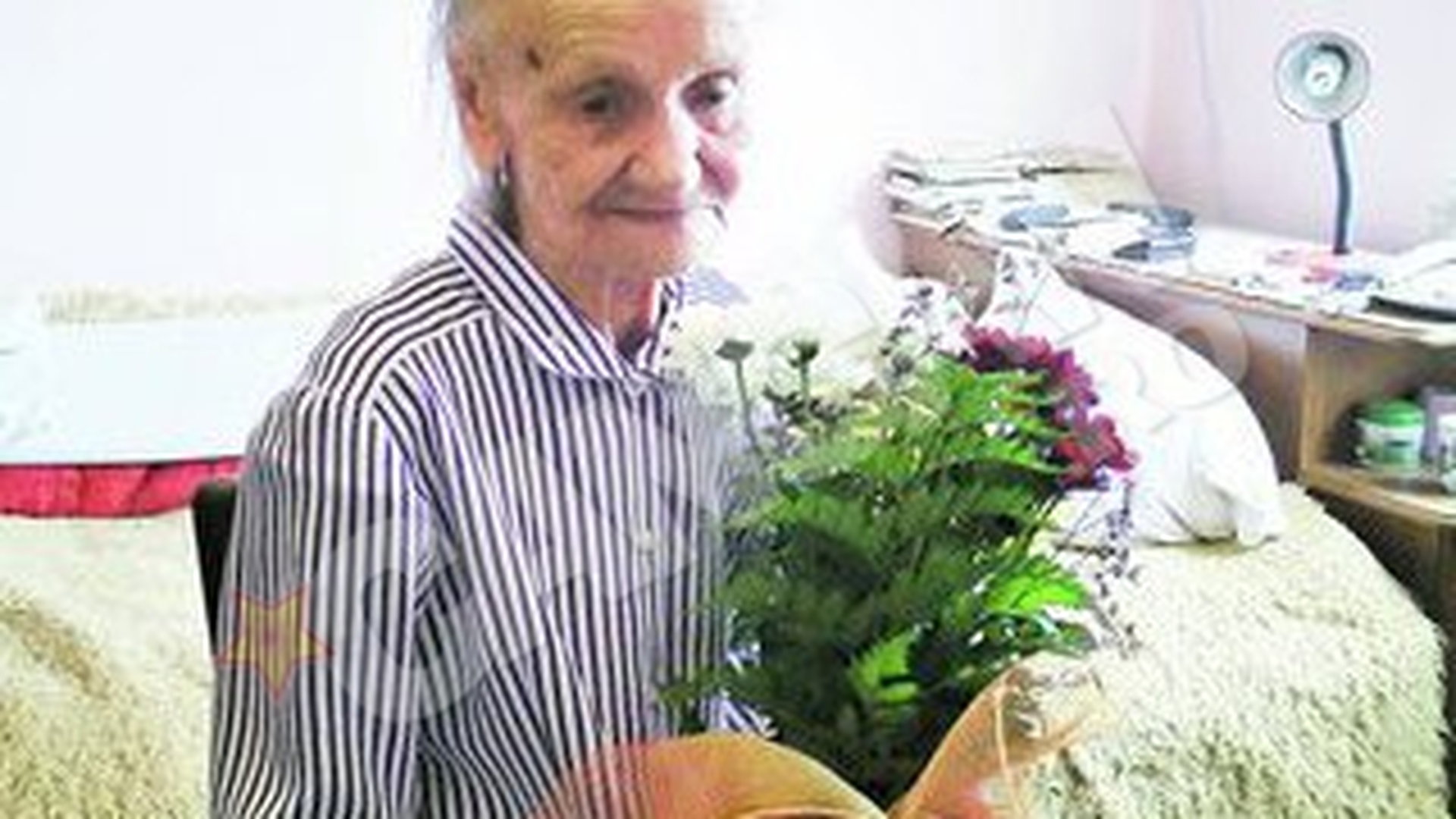 O invatatoare pensionara este inca activa, desi a depasit un secol de viata! Da meditatii la 102 ani