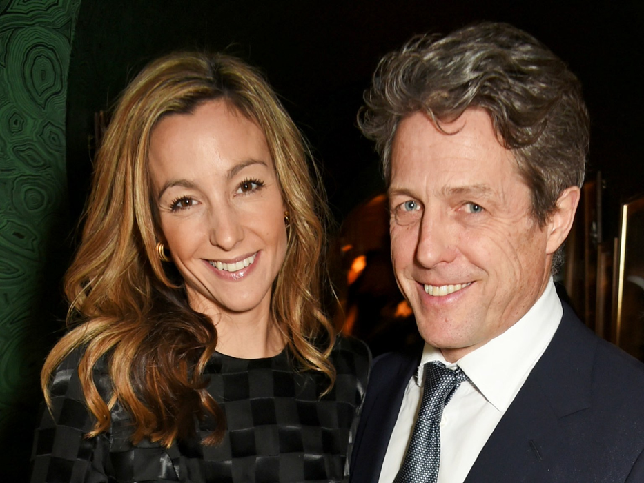Hugh Grant a renunțat, în sfârșit, la burlăcie! Actorul s-a căsătorit cu Anna Eberstein