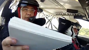VIDEO Premierul Victor Ponta a facut turul Sibiului intr-o masina de raliu, alaturi de Titi Aur