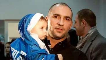 Ea este sotia lui Ciprian Sora! UIte cat de sexy este bruneta la malul marii!