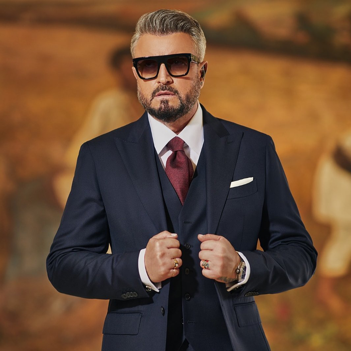Cătălin Botezatu: "În primul rând, mă respect pe mine, în al doilea rând, îmi respect publicul!" / Sursa Foto: Instagram.com