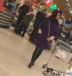 Lavinia Pârva, la cumpărături într-un supermarket din Capitală