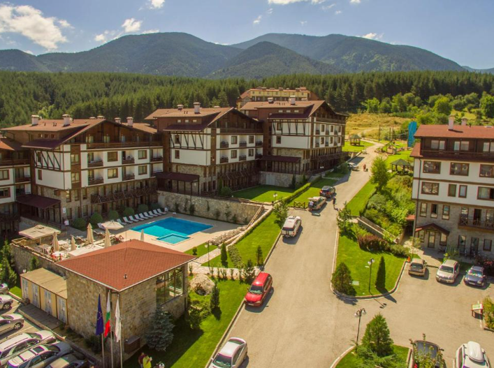 Hotelul Green Life Bansko 4* este situat la poalele muntelui Pirin/ sursă foto: Booking