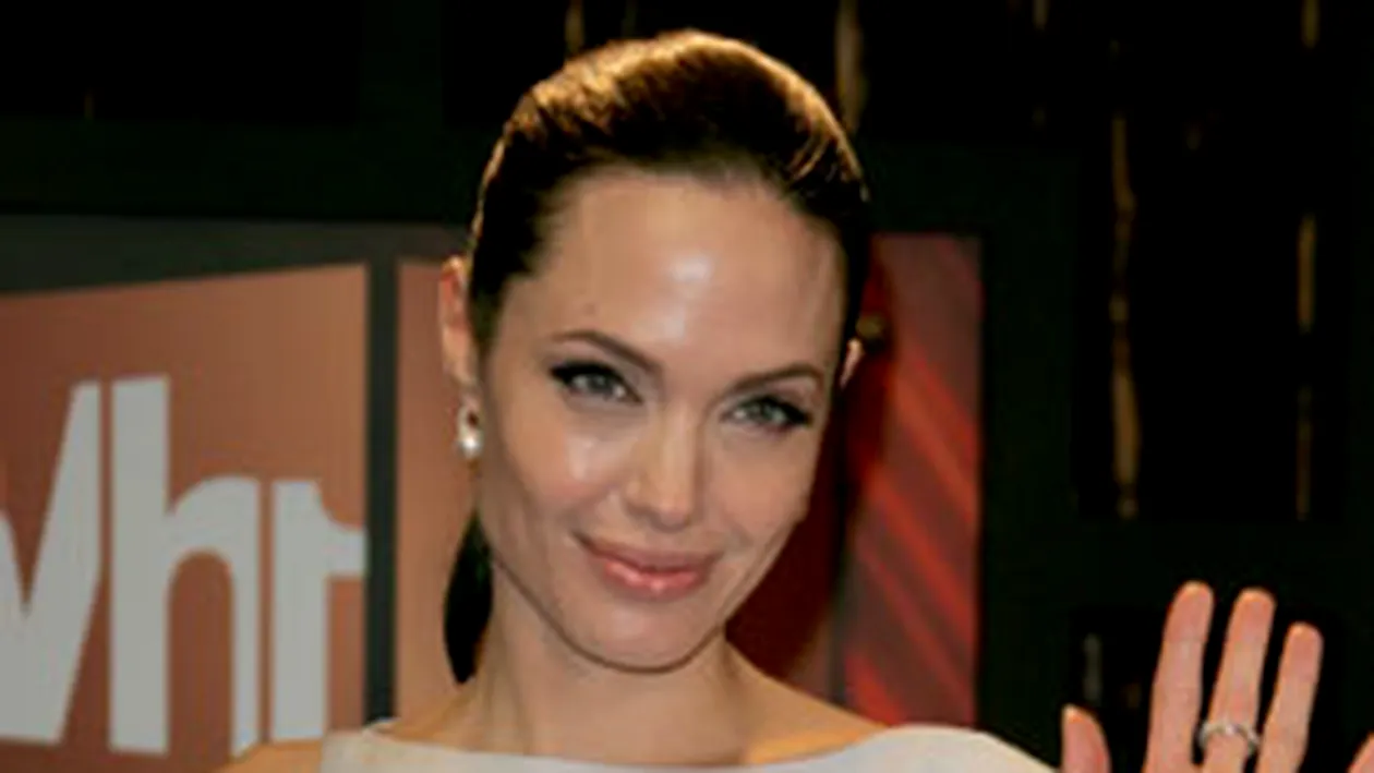 Angelina Jolie se pregateste sa fie singura