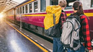 Nu se întâmplă doar la CFR! Pasagerii trenulului de Bruxelles, ținuți 8 ore fără apă, căldură și cu toaletele înfundate