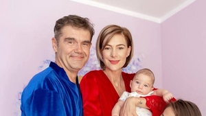 Cum a apărut îmbrăcată Roxana Ciuhulescu cu doar câteva ore înainte de nuntă: “Direct în rochie de mireasă”. Azi se căsătorește cu tatăl copilului ei, Silviu Bulugioiu