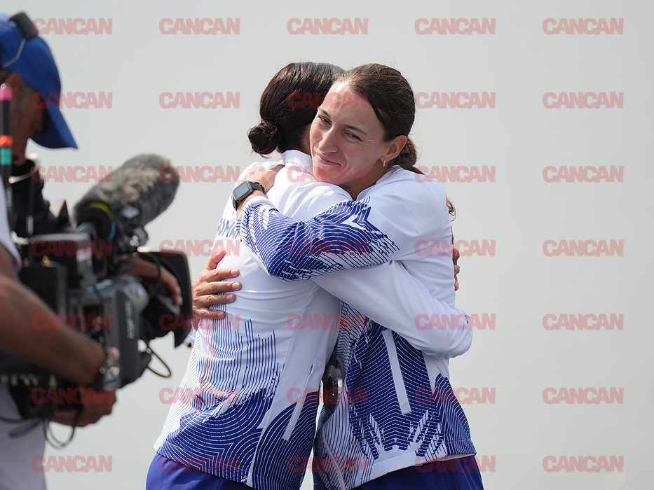 Ionela Cozmiuc și Gianina van Groningen au câștigat medalia argint în finala de dublu vâsle categorie ușoară/ sursă foto: CANCAN.RO