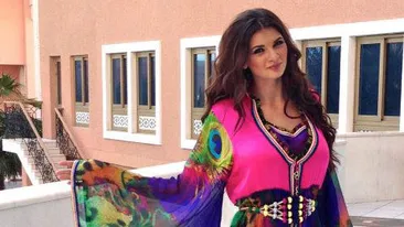 Ramona Gabor, aproape de nerecunoscut! Uite-o cu cel mai încărcat machiaj pe care l-ai văzut vreodată! Cum îi stă?