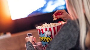 De ce simțim nevoia să revedem aceleași filme și seriale. Explicația psihologilor