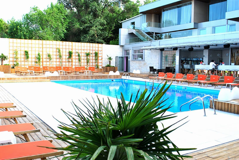 Piscina Bamboo este una dintre cele mai luxoase