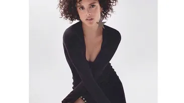 Diana Sar, pictorial îndrăzneț într-o lenjerie intimă complet transparentă! Ce accesoriu periculos are în bikini