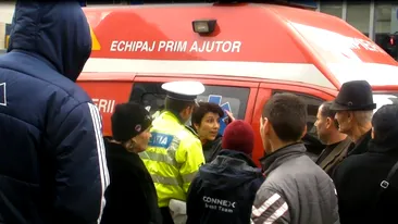 Accident scandalos la Piata Victoriei! Un copil lovit de tramvai a zacut pe asfalt in timp ce mama ameninta vatmanul cu bataia!