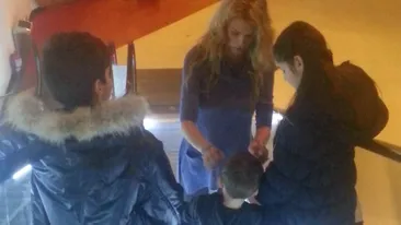 Alina Borcea i-a luat in primire pe gemenii fostei sale rivale. Cum se poarta cu micutii Mihaelei cand crede ca nu o vede nimeni