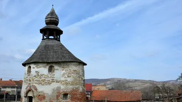 Cea mai veche biserică din România, locul unde se petrece un fenomen bizar! Lumina stranie care se vede de la fereastra ei