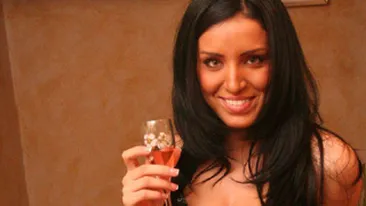Adelinei Pestritu nu ii pasa de bani: Am avut prezentari la care am fost platita foarte bine, dar si prezentari la care m-am dus gratis sau in scop caritabil!