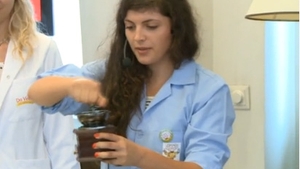 Cum se transforma cafeaua naturala macinata in cafea instant. Experimentul prin care s-a demonstrat ca nessul este sanatos