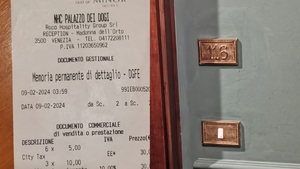 Ce au pățit doi români de 70 de ani în vacanță în Veneția. Nu se așteptau la așa ceva atunci când s-au cazat la hotelul de 5 stele. „Fură și italienii”